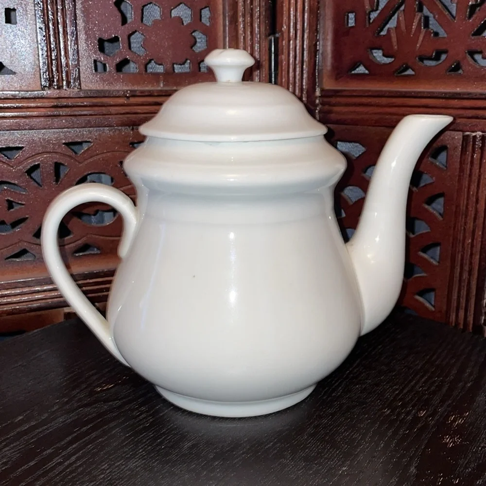 Vintage 1970’s German Elegant White Ceramic Teapot - Picture 3 of 5